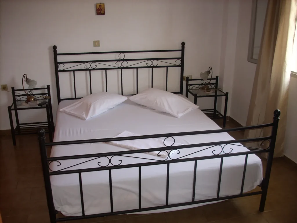 Bright double bedroom at Olympia House, Ithaca