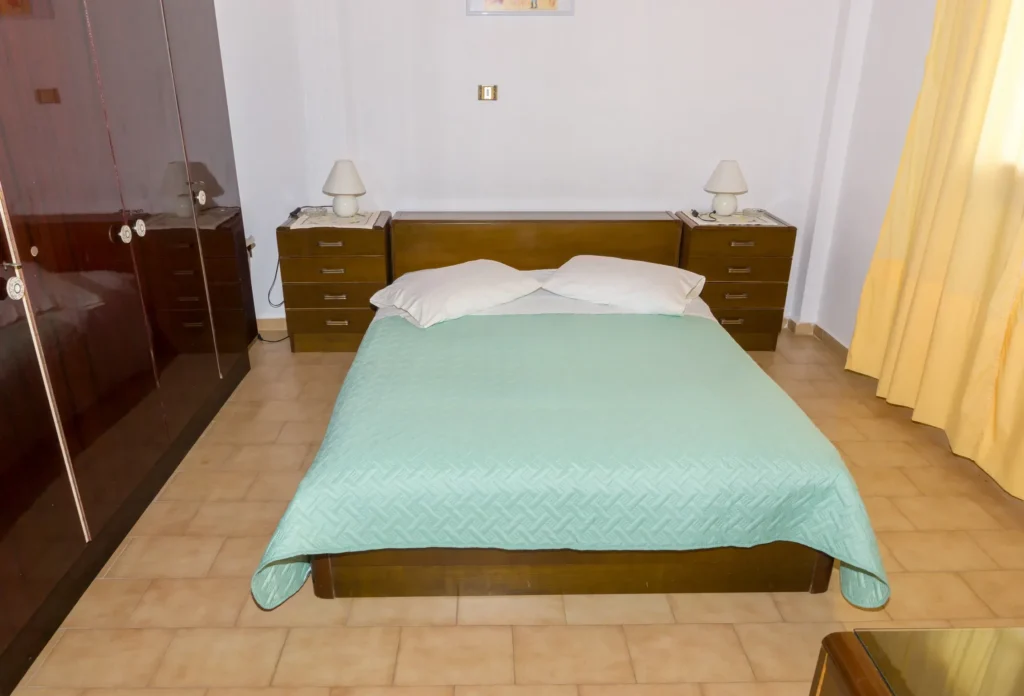 Double bedroom with green bedspread