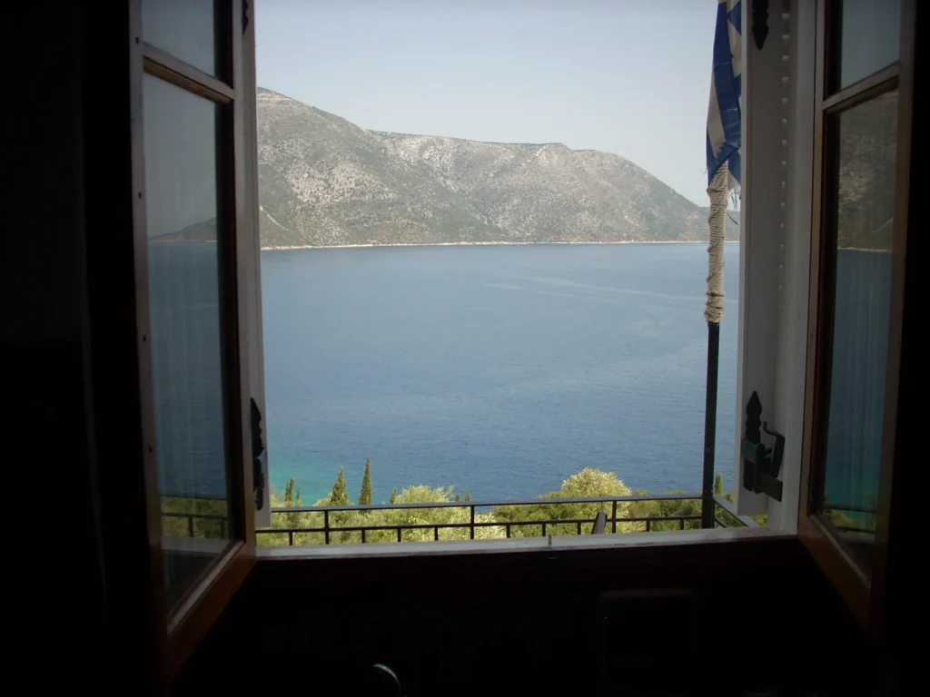 First Floor Apartment: sea and mountain view from the window