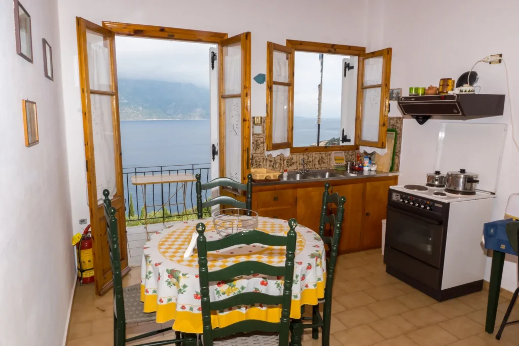 Second Floor Apartment: kitchen and dining area with sea view